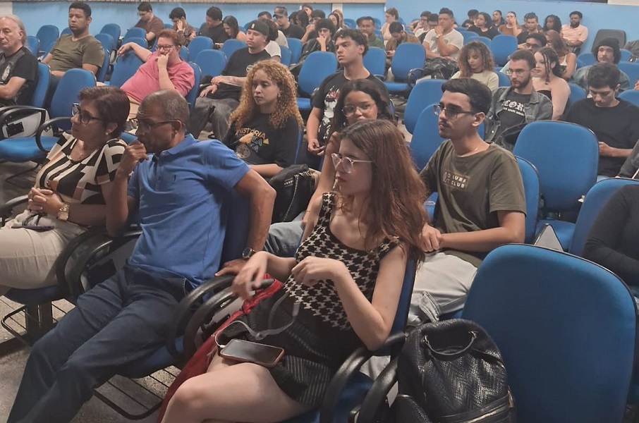 Curso de História promove palestra sobre redes sociais 
