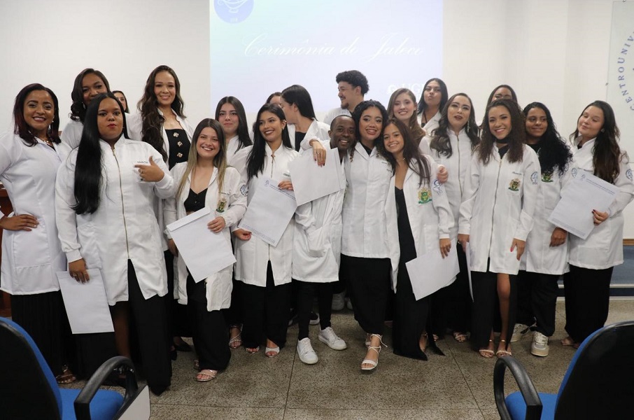 Curso de Enfermagem promove cerimônia da entrega do jaleco 